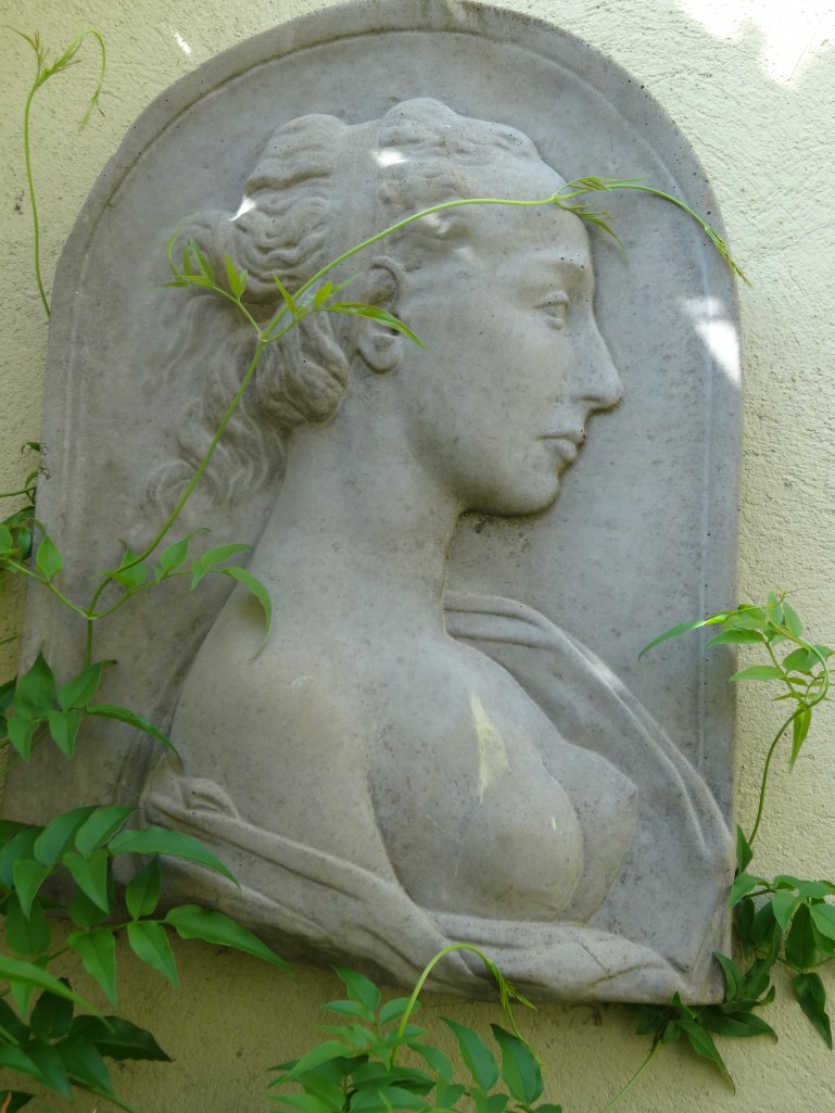 Classic-style wall plaque