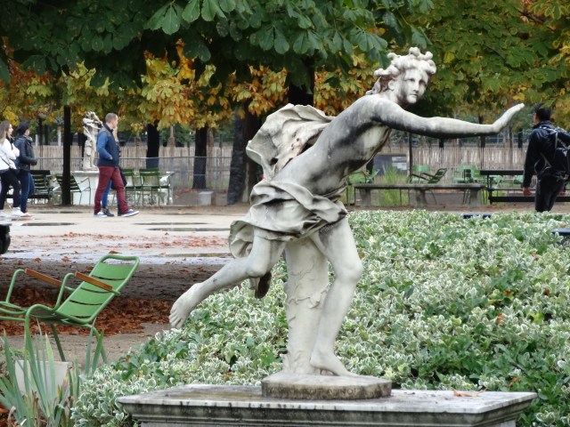 Classic and modern sculpture add interest to Jardin des Tuileries.