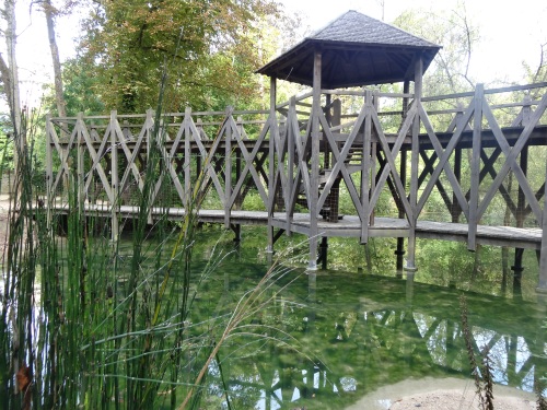 Da Vinci's two-tier bridge
